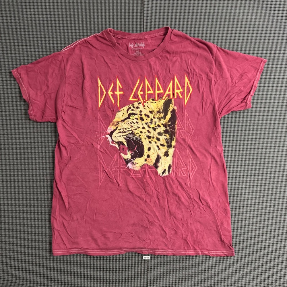 Def Leppard Graphic T-Shirt Red Rock Band Leopard Print Large 2022